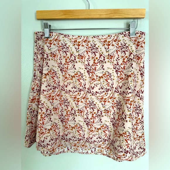 SAGE THE LABEL Faux Wrap Floral Mini Skirt size Medium. New without tag - Picture 5 of 7